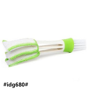 Sponge and Brush Set to Remove Stains and Dirt from Car's Air Conditioning Vents