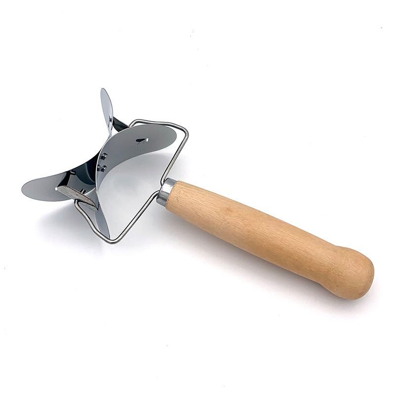 Roller for cutting circles, dumpling knife with wooden handle