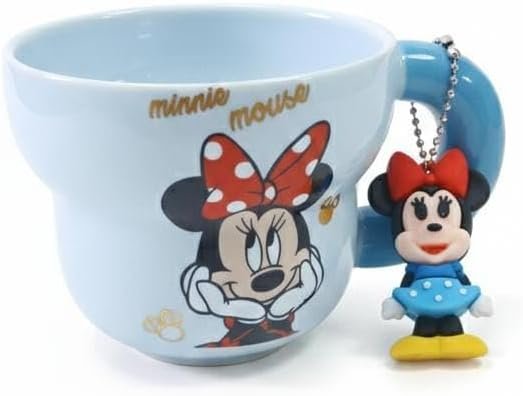 Deluxe Mug: Iconic Mickey & Minnie Design.