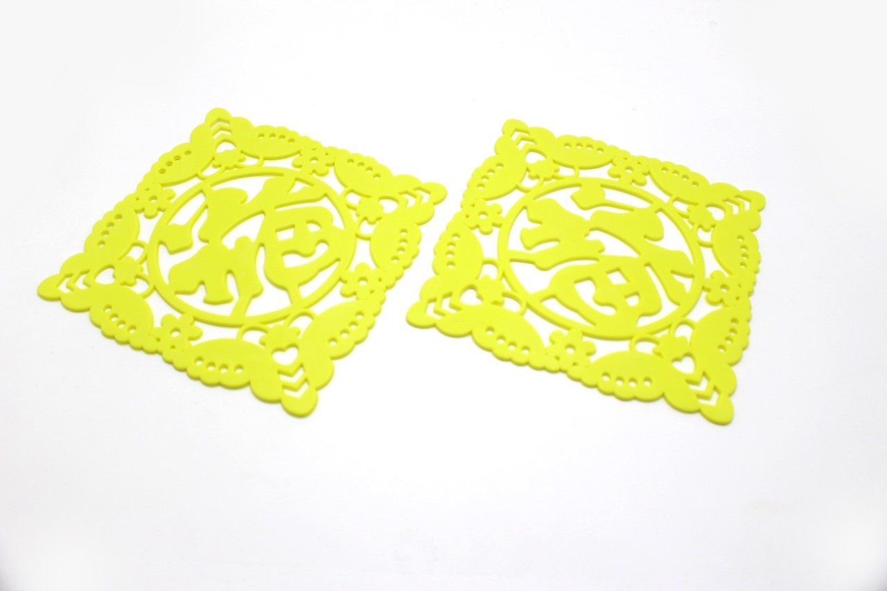 2pcs Silicone Non-Slip Mat Bowl Coaster Square Table Placemat Kitchen Anti-hot Pad - random color